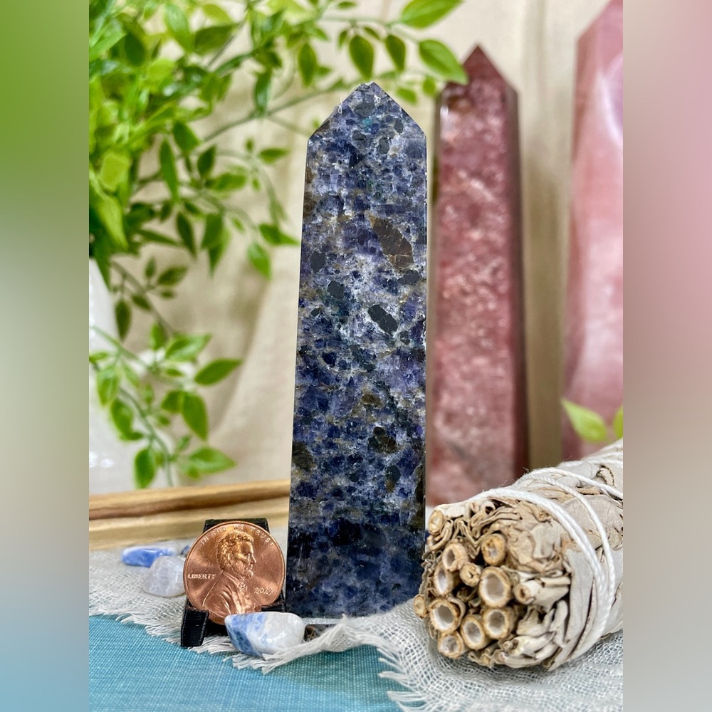 1608 Iolite Crystal Tower - Picture 10 of 10
